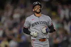 Twins come a few feet from tying game in loss to Dodgers