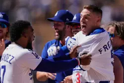 Twins drop a heartbreaker in Los Angeles